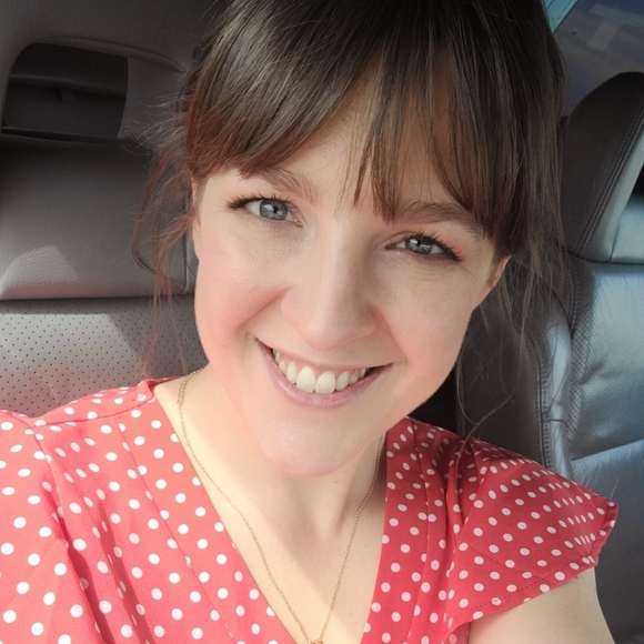 Meet your Posher, Lana - Picture 3 of 4